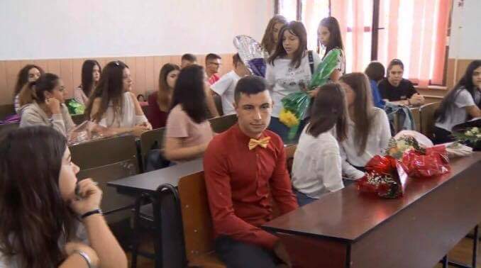 Colegii de liceu au păstrat goale locurile Luizei Melencu și Alexandrei Măceșanu