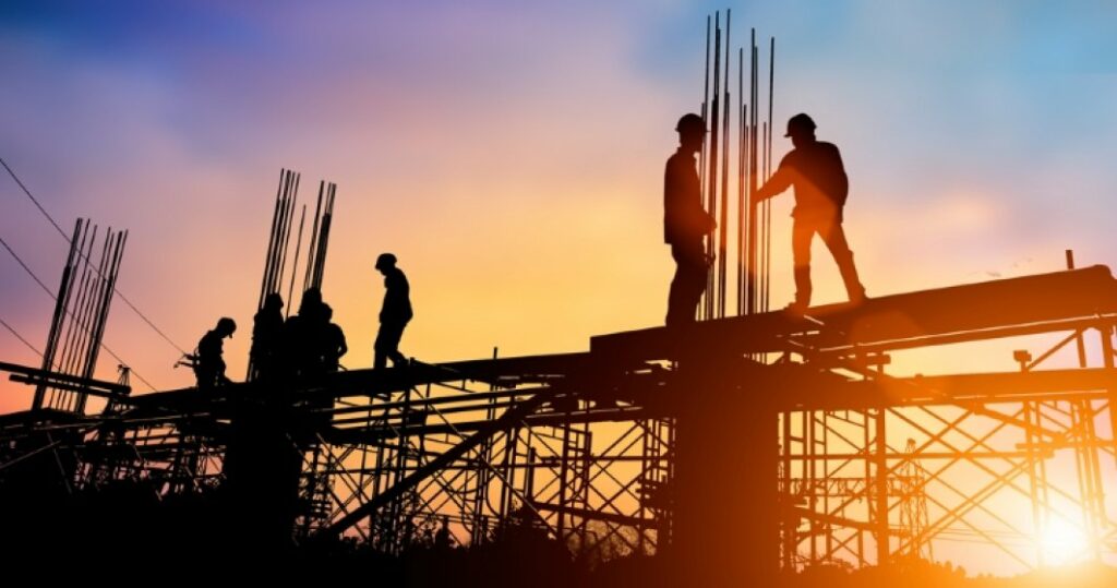 Evz.TV. De ce firmele de construcții au viață grea în România. Licitații trucate și birocrație la foc continuu