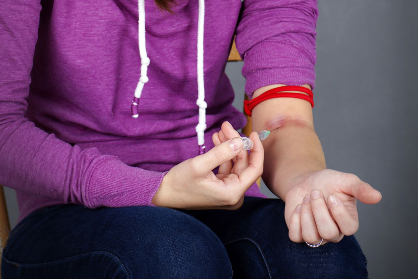 Drogurile în România: consumatori de 10 ani, dealeri de 14