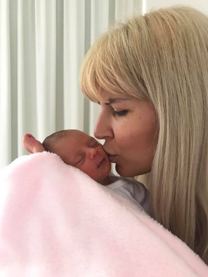 Elena Udrea îşi va creştina fetiţa chiar de ziua ei