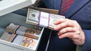 Raport incendiar! Cine au fost beneficiarii furtului secolului