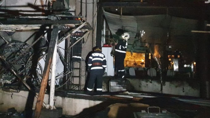 Panică pe litoral. Incendiu în miez de noapte la un hotel din Mamaia