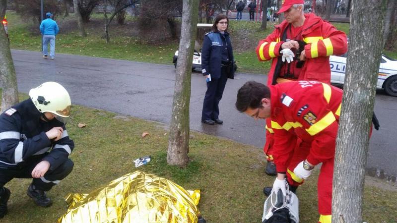 Moarte suspectă. Cadavru descoperit în parc