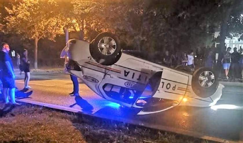 Accident grav cu o mașină de poliție. A fost răsturnată!