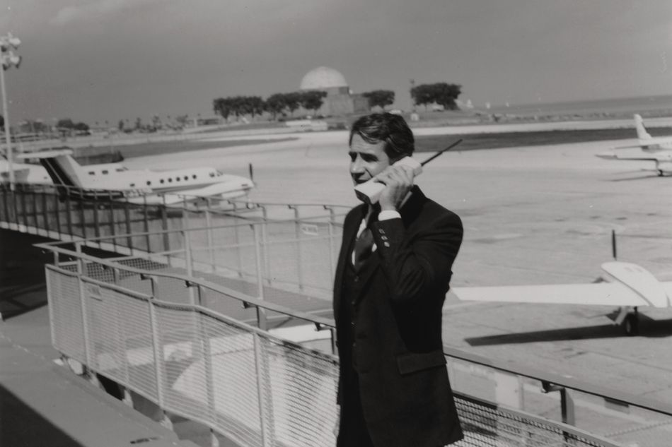 I se spunea „Cărămida”. Acum 36 de ani era pus în vânzare primul telefon mobil