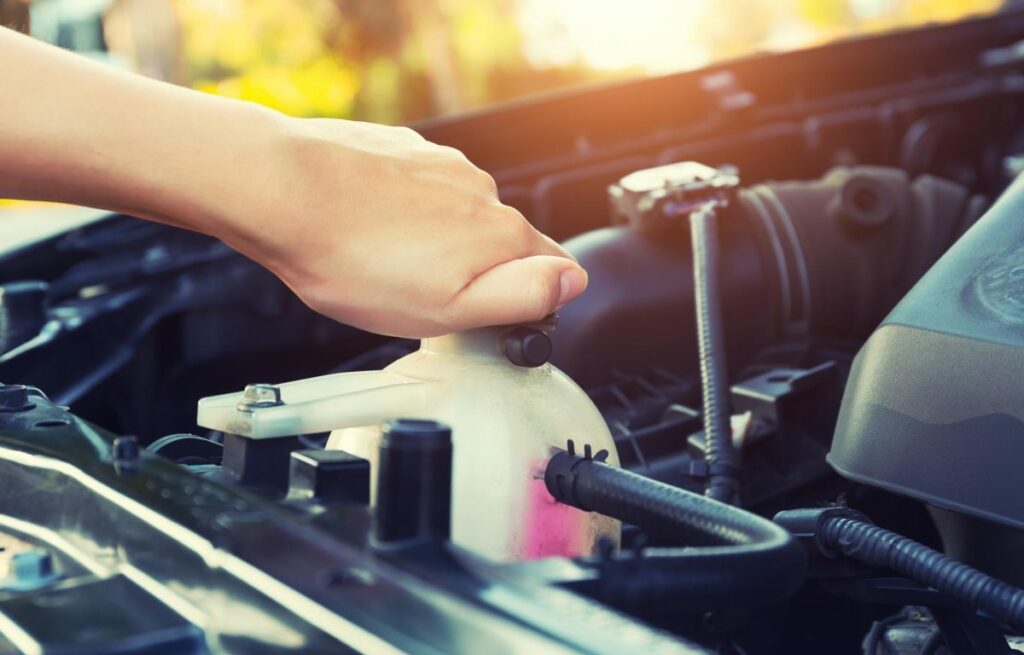 Cum trebuie să ne pregătim mașina pentru anotimpul rece - șase sfaturi utile