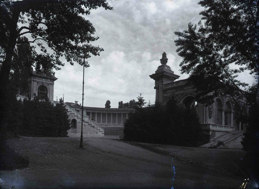 Târg de mostre în Parcul Carol pe 16 septembrie 1921