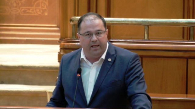 Ponta: „Mitoman politic, nonșalant speculativ, cabotin și „clovnăresc”. Cine îl atacă pe liderul Pro România