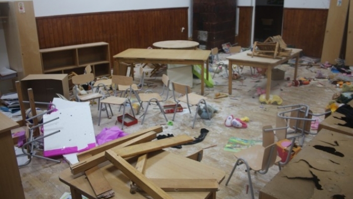EvZ TV. Au distrus o școală doar în trei ore! Și sunt copii de ciclul primar... VIDEO