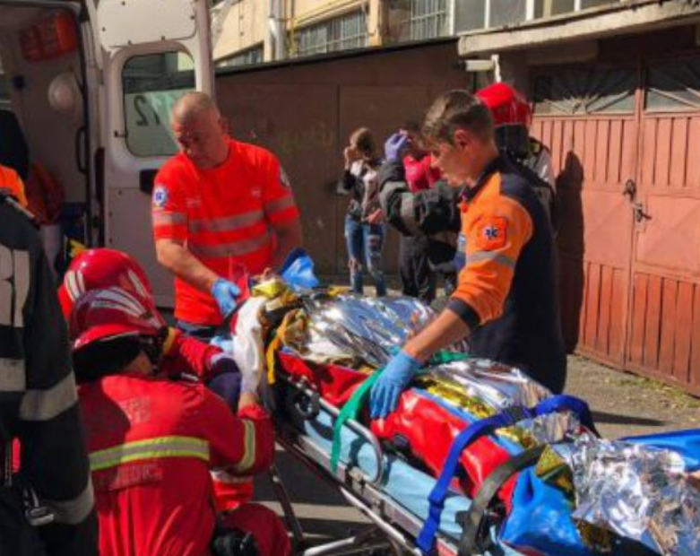 Dublă sinucidere? Doi bărbați s-au aruncat de la etajul 5