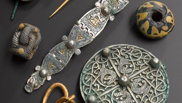 Tezaur viking de secol X, dispărut. Biserica Scoţiei, în litigiu cu un căutător de metale