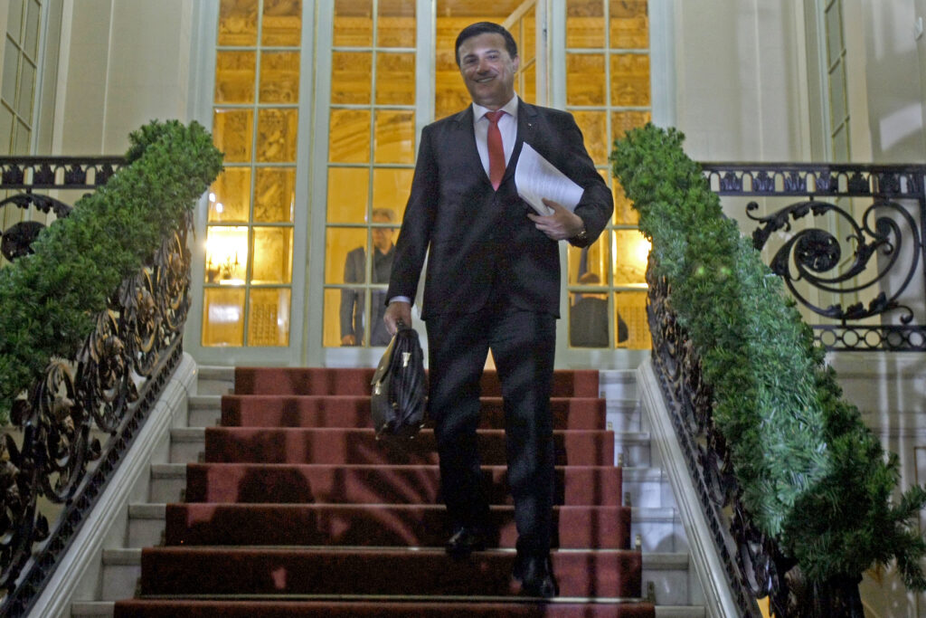 Dispare apa de izvor a românilor! O afacere de miliarde, nășită de politicieni, foști ofițeri de informații...