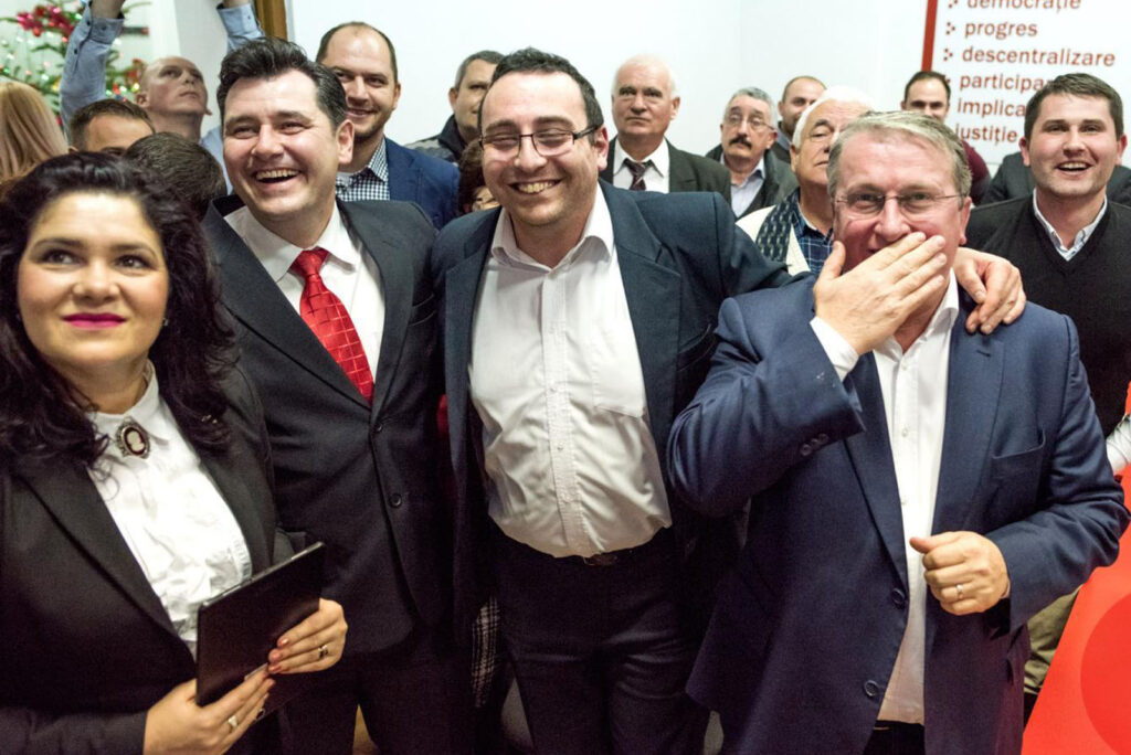 S-au activat dinozaurii din teritoriu. Baronii locali fac țândări PSD și i-l dau lui Ponta la bucată