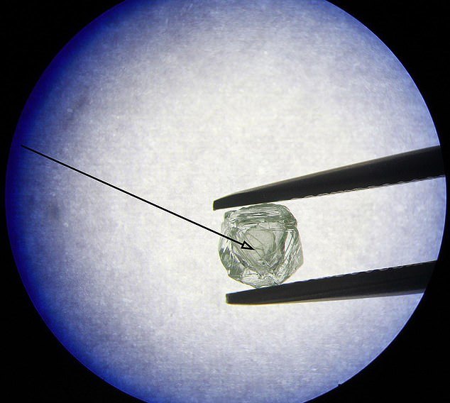 Descoperire fabuloasă în Siberia. Ce s-a găsit într-un diamant