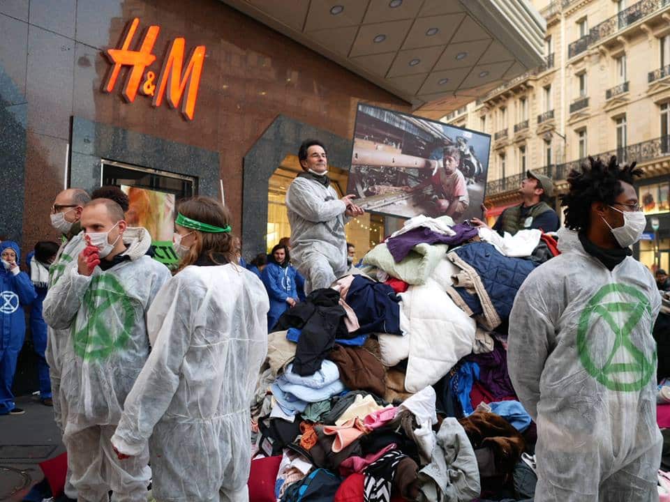 Zdrențele „second hand” - ultimul răcnet ecologist
