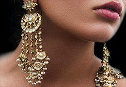 Hoț tâmpit. Selfie cu bijuteriile furate, telefonul uitat la locul faptei și violul unei fetițe