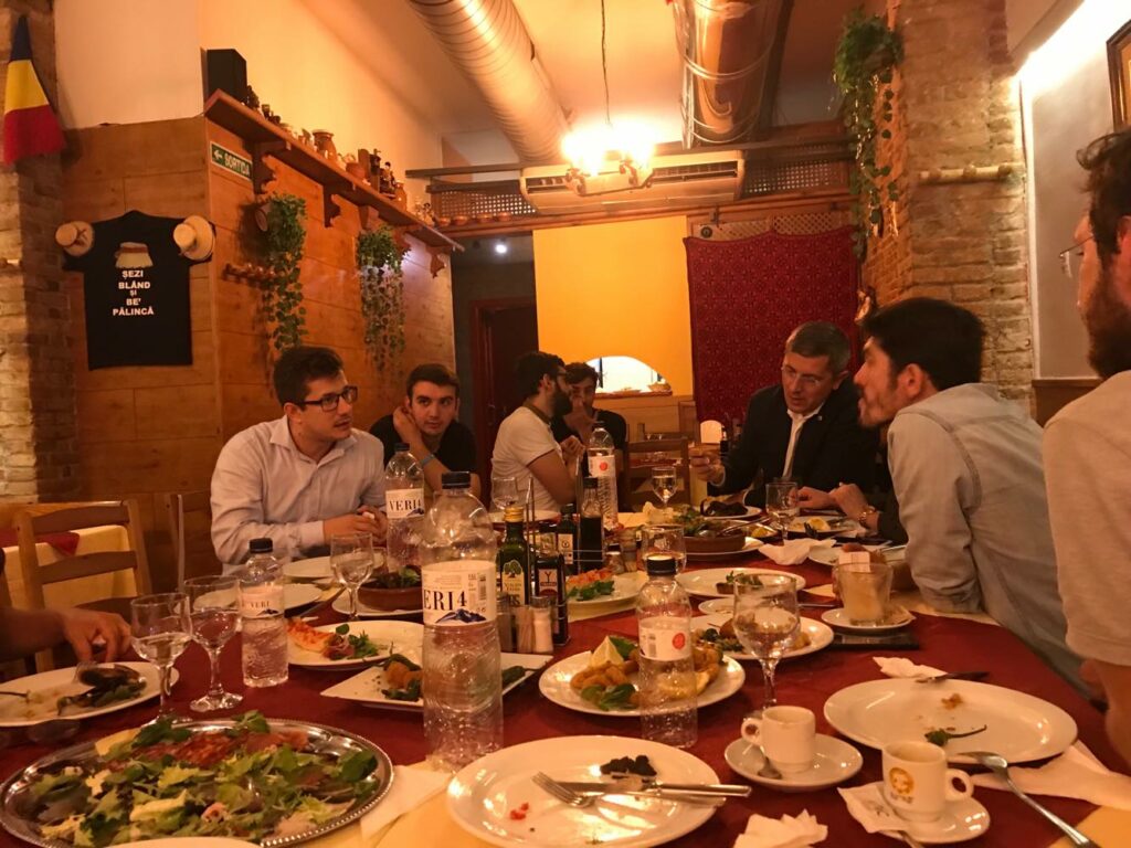 SCANDALOS. Dan Barna s-a făcut de râs față de românii de Spania: Mânca și nu se mai oprea!