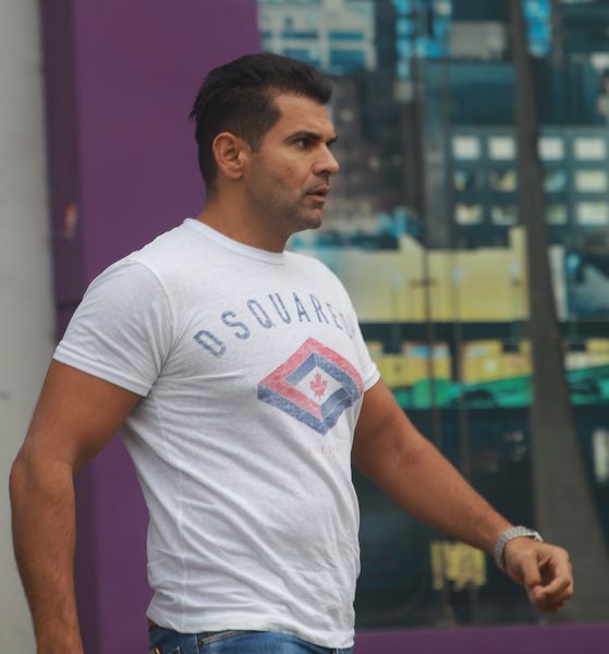 Florin Pastramă a fost la un pas de moarte. „Au sărit țiganii pe el cu târnăcoapele”