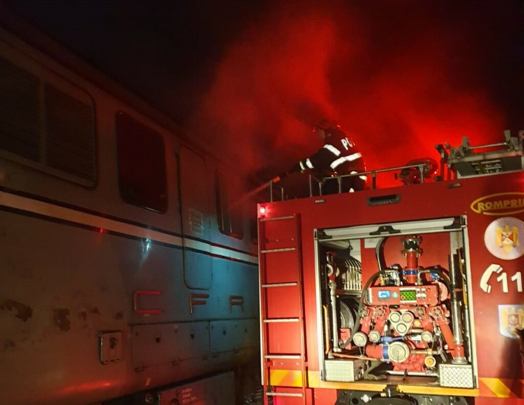 Alertă de incendiu! Pompierii intervin de urgență