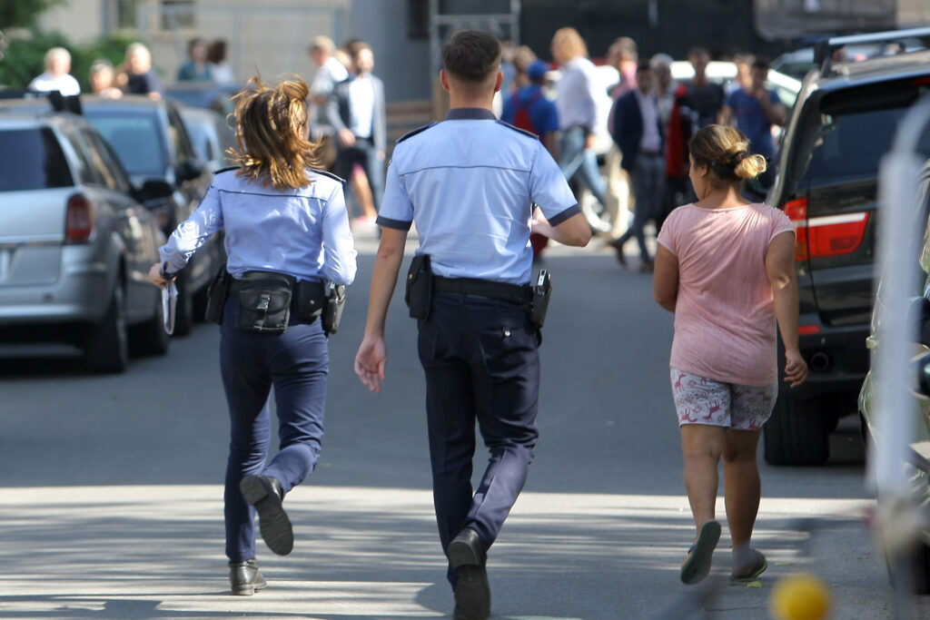 Furt şi tâlhărie la 13 ani. Două minore sunt spaima hoţilor din Braşov