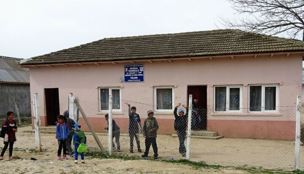 Constanța, județul fără “Laptele și cornul” pentru elevi. De ce “flămânzesc” copiii în școli