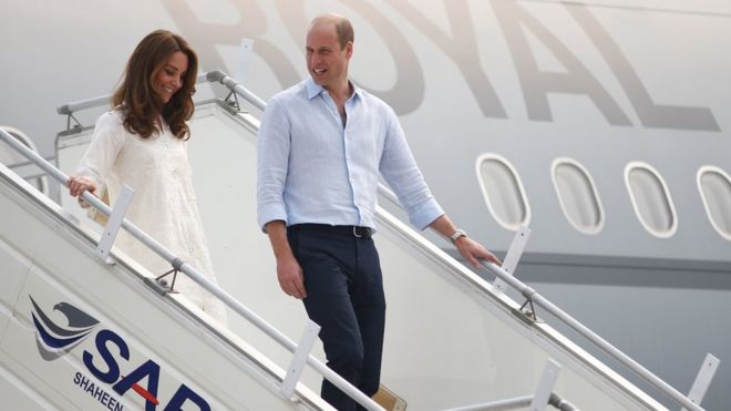 William şi Kate, „prizonieri” în aer. Avionul regal, nevoit să abandoneze tot