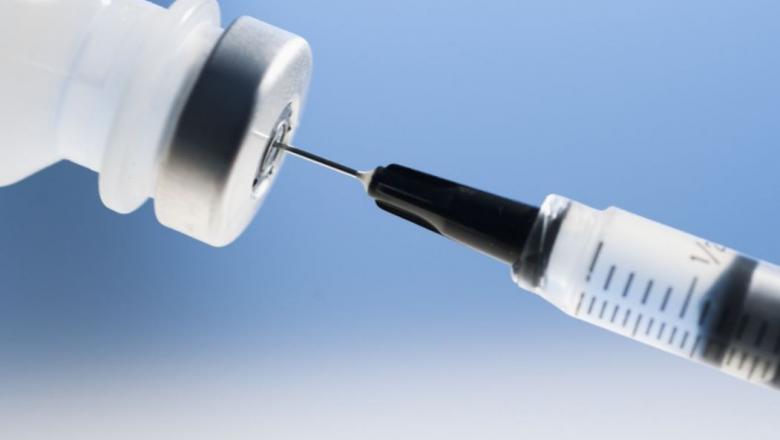 Ruşii dau zor cu vaccinul! 40.000 de moscoviţi sunt aşteptaţi să-l încerce!. Pe riscul lor