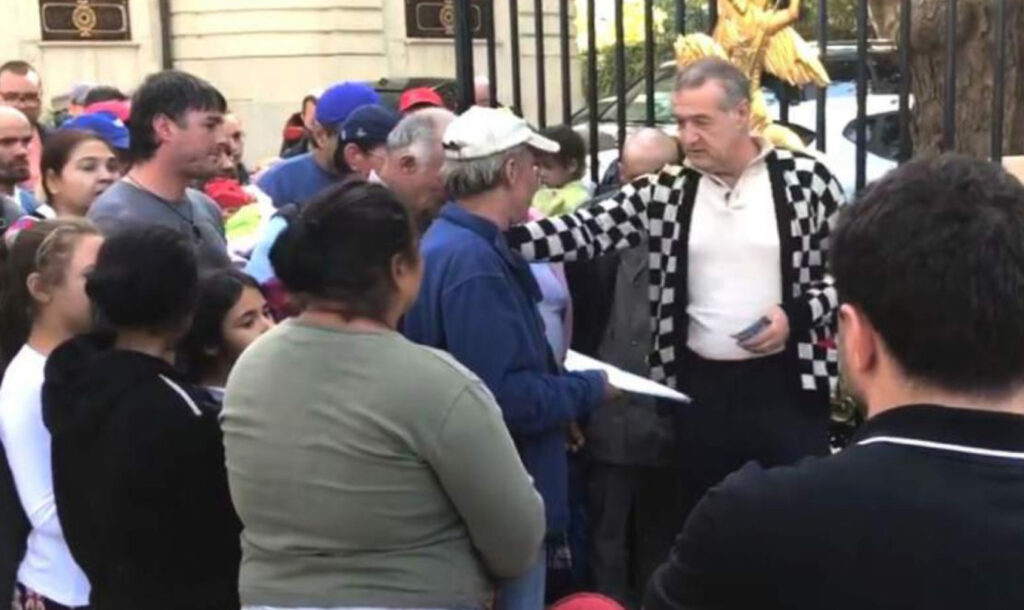 Becali, gest surprinzător! Oamenii s-au îmbulzit la porțile lui