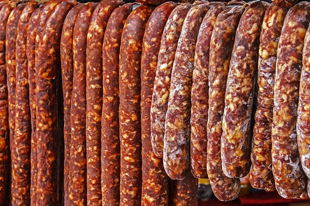 Rețeta de conservare a cârnaților de casă. Îi poți mânca și după un an, vor fi la fel de suculenți și proaspeți