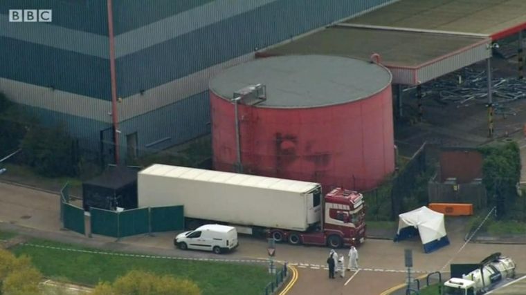 Ancheta din Marea Britanie ajunge până în România. Ce se ascunde în TIR-ul morții