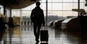 Cine e vinovat de plecarea a milioane de români. Experții o spun clar: Guvernarea!