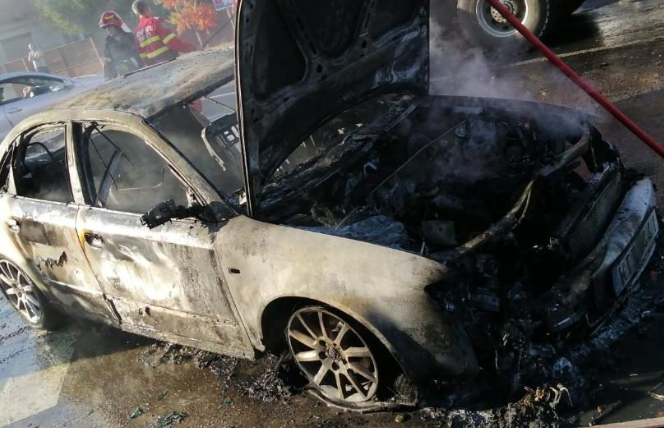 Momente de panică! Incendiu pe DN1. Pompierii au intervenit imediat