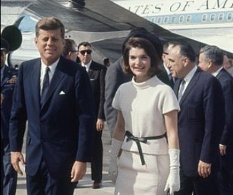 Kennedy petrecea cu amanta, când Jackie se pregătea să nască