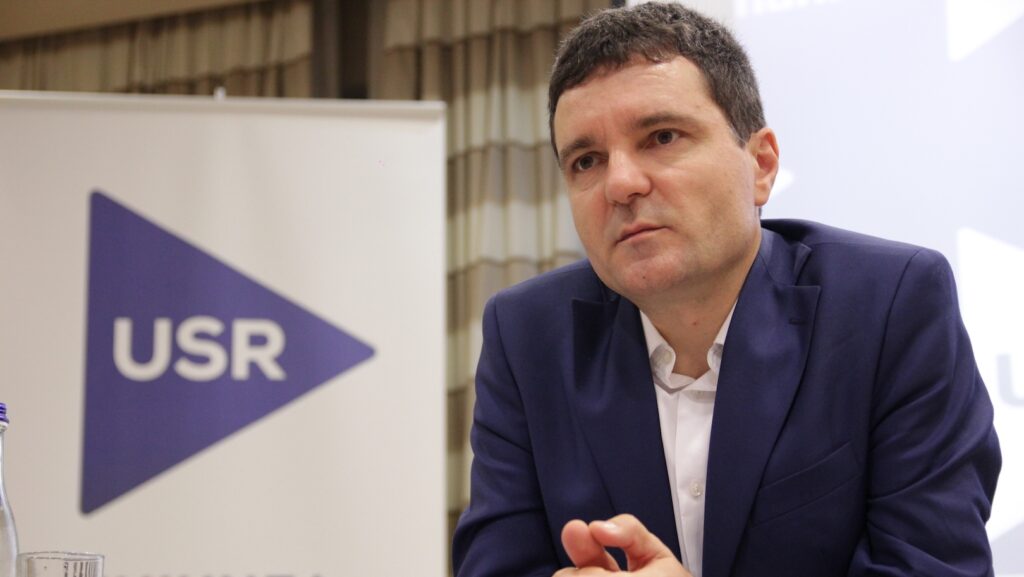 Se încing spiritele în USR. Organizația din București votează cu dușmanul!