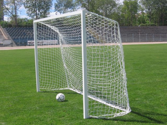 O fetiță de clasa I omorâtă în curtea școlii