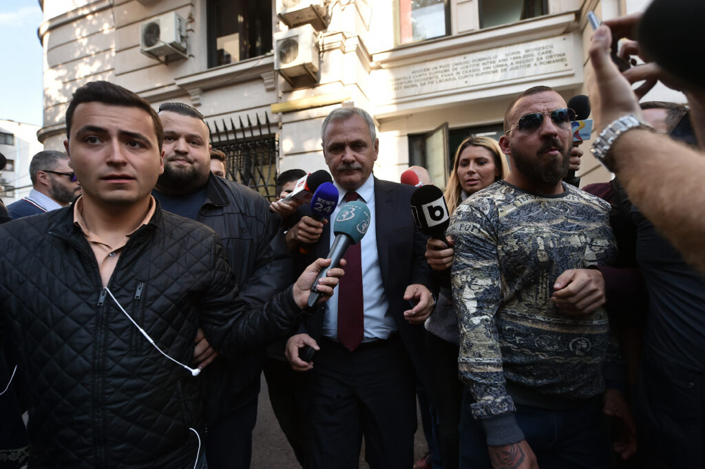 De ce nu avea voie să iasă din închisoare Liviu Dragnea. Tabloul problemelor penale care îl țin la Rahova