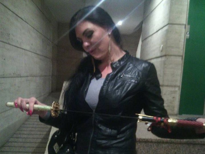 Șefa interlopilor din România. „Regina” arată demențial. 400 de bărbați o strigă „Șefa”