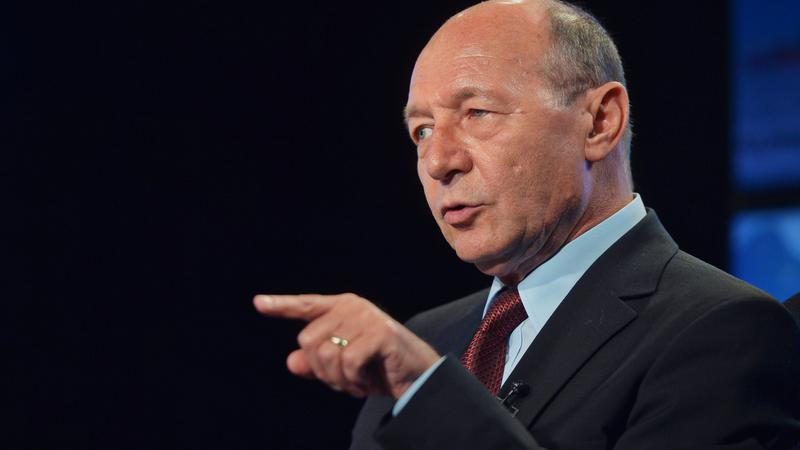 Băsescu face scandal la Bruxelles. Macron, un iresponsabil idiot și util pentru Putin?!