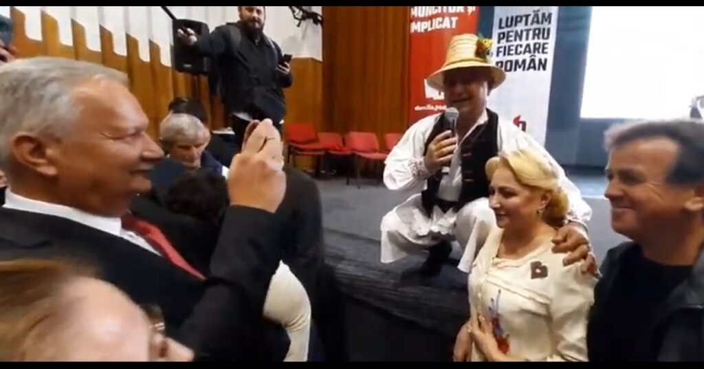 Un liberal și Dăncilă, gest neașteptat în fața a sute de oameni