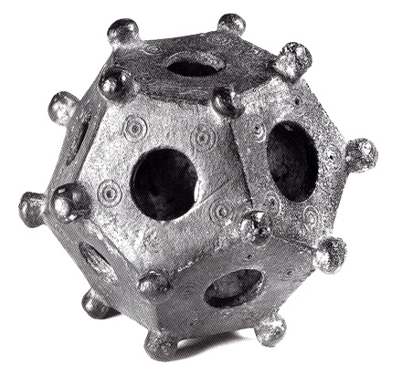 Ce sunt şi la ce foloseau misterioasele obiecte cu 12 faţete, găsite în pământ?