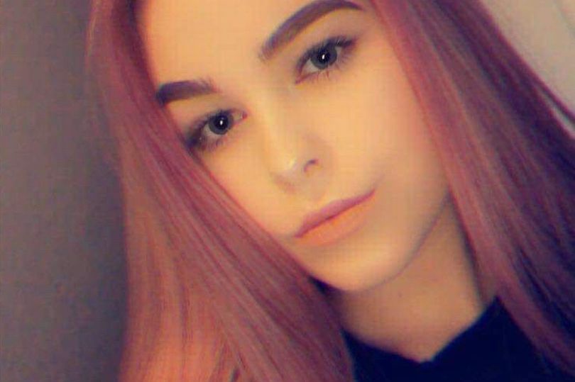 Elevă eliminată: ce regulă a încălcat? Este incredibil ce spune mama fetei