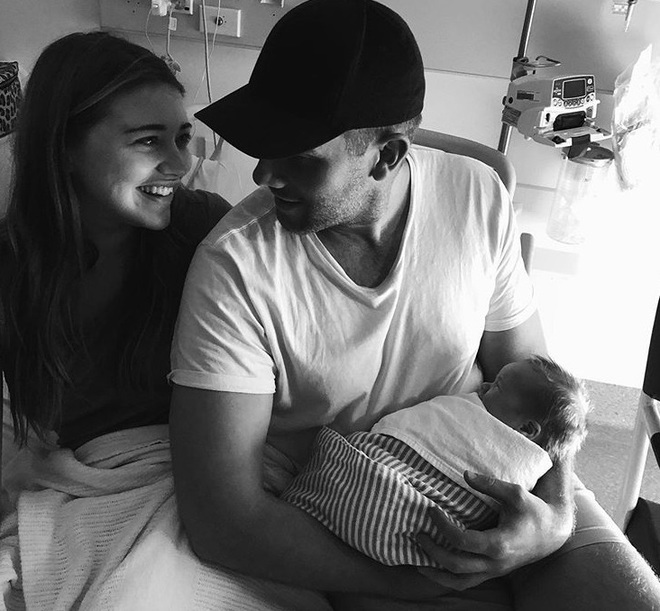 Asta, da, surpriză în lumea mondenă. A aflat că e însărcinată în clipa în care a născut