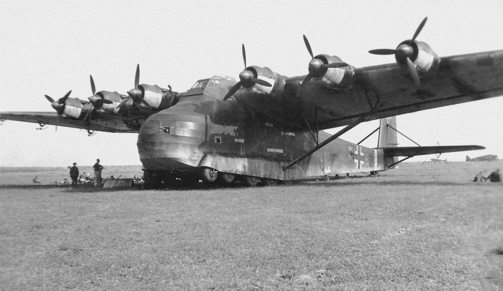 Colosul lui Hitler, care avea nevoie să fie tras de trei avioane și împins de o rachetă pentru a zbura