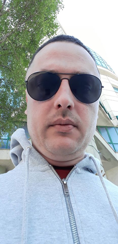Un polițist anchetat pentru că își șantaja nevasta, a fost reținut și pentru mită