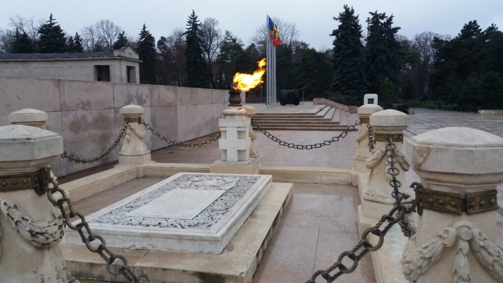 Neprogramata întâlnire cu ambasadorul Israelului, într-un București în care ard și altfel de lumini