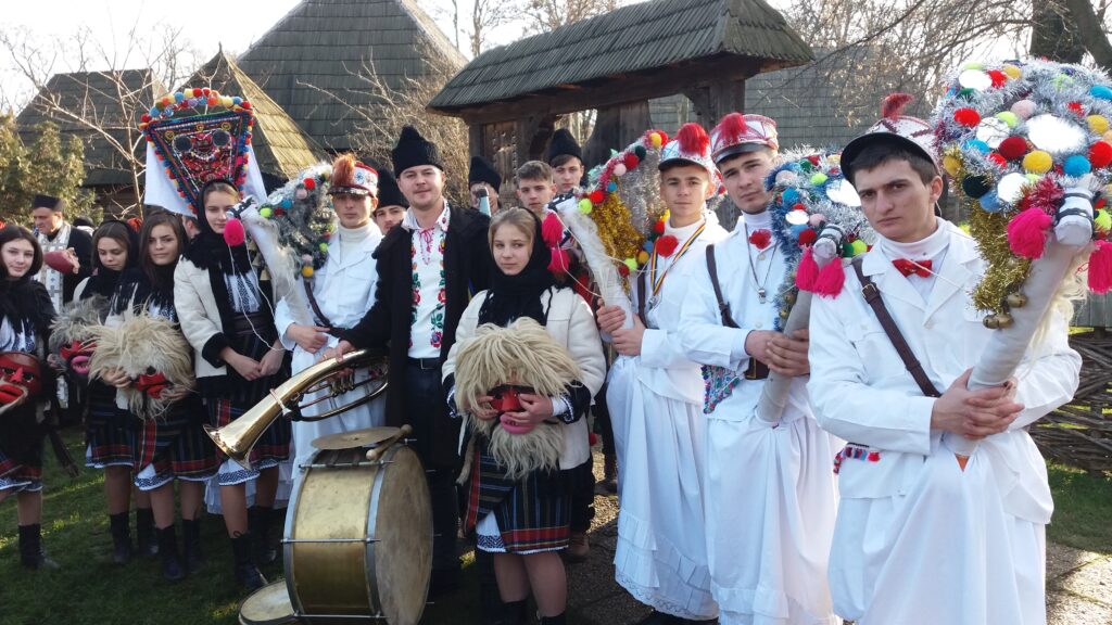 Dialog printre Căiuții din Tudora cu urmașii colindătorilor Regelui