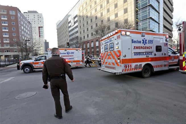 Gest șocant și inexplicabil de Crăciun. S-a aruncat de la etaj împreună cu cei doi copii