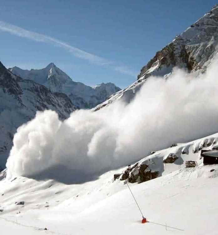 Sute de soldaţi austrieci, ucişi de o avalanşă, în cazarmă