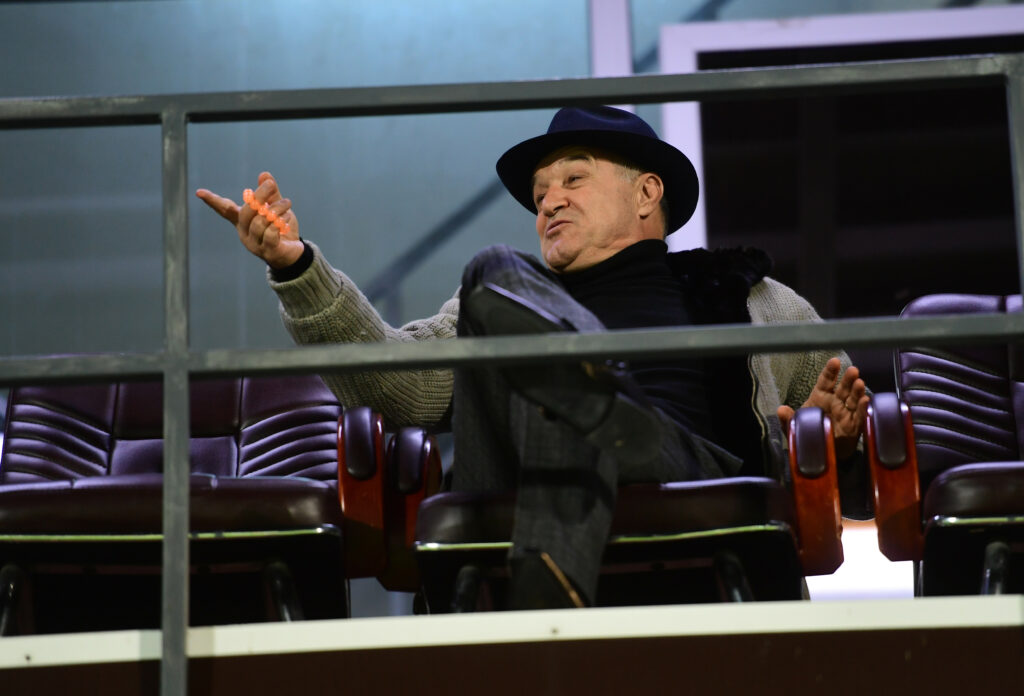 Becali n-a suportat umilința cu Dinamo. Și-a „împușcat” jucătorii în direct, la TV