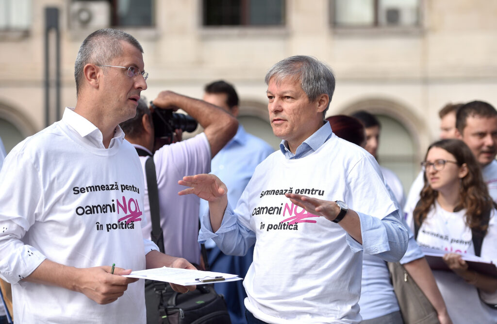 Evz Play cu Robert Turcescu. Cioloș și ai lui, cascadorii râsului! Politica aflatului în treabă la români